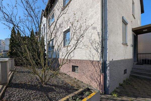 Vorgarten mit Hauszugang