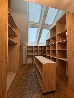 Der begehbare Kleiderschrank untere Ebene