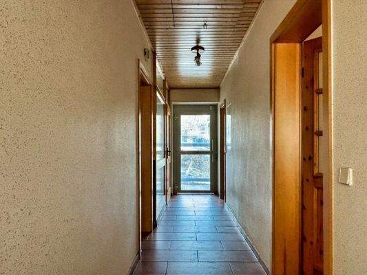 Flur Richtung Fahrstuhl Obergeschoss