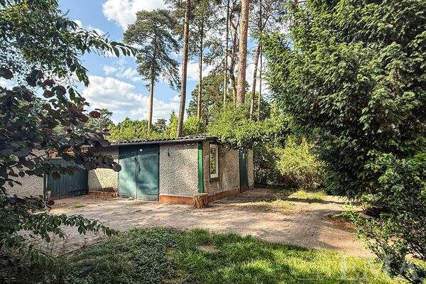 Garage mit Nebengelass