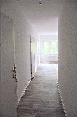 Wohnungstür Richtung Zimmer 2