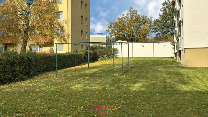 Rasenfläche mit Trockenplatz