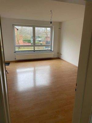 Wohnzimmer mit Zugang Loggia