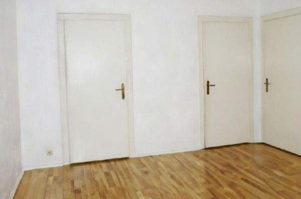 Ans. der Whg. im 1. OG von der Whg.-Türe + den 2 Z