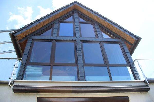 Seitenansicht - Glasfront des Dachgeschosses/Spitzboden