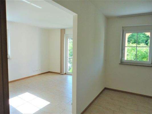 links Wohnen, rechts Essen