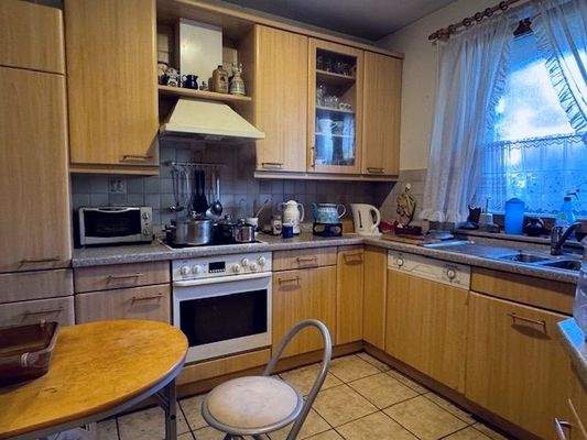 Küche mit Einbauküche