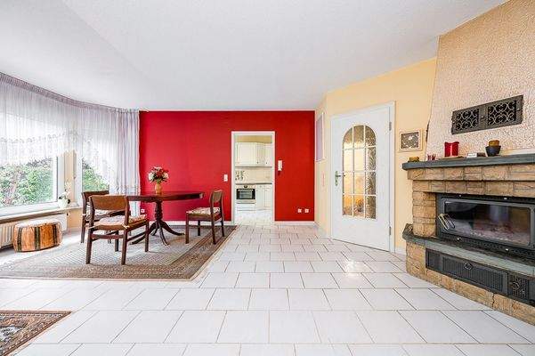 Wohnzimmer mit Kamin