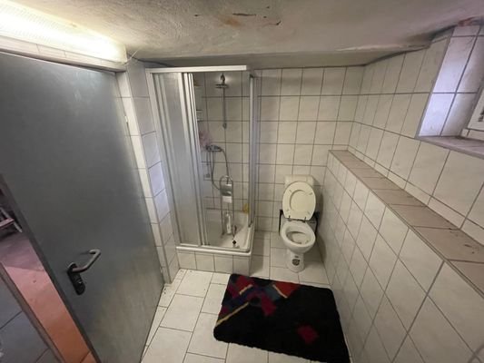 Duschbad im Keller 