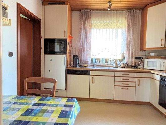 Küche mit Einbauküche