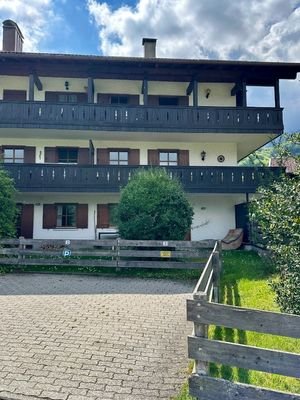 Hausansicht Balkon 2. OG rechts um die Ecke