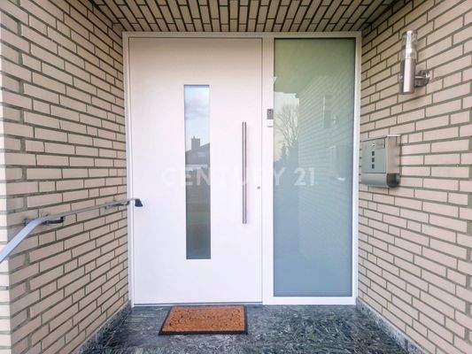 Die Tür zu Ihrem neuen Zuhause