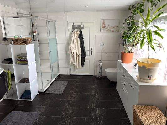 Bad mit bodentiefer Dusche I OG