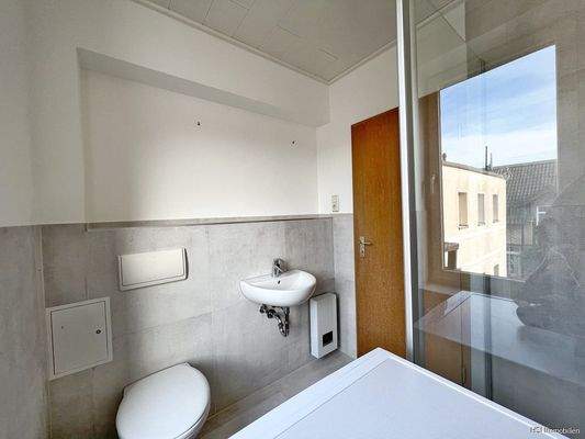 OG Wohnung rechts Bad mit Dusche