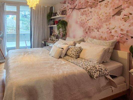 ... mit Zugang zum Balkon