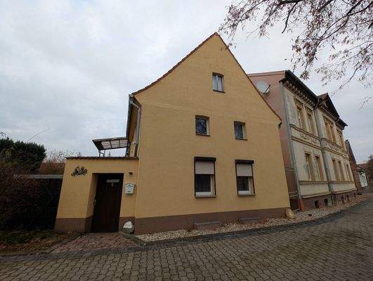 Hausansicht von Straße