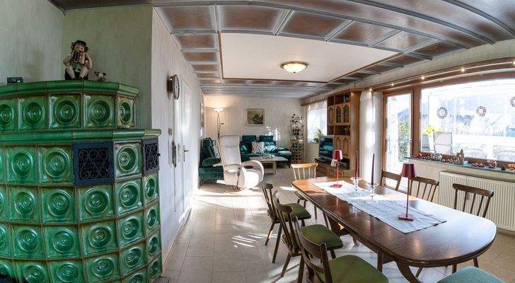 Erdgeschoss, Essbereich mit Blick zum Wohnbereich 