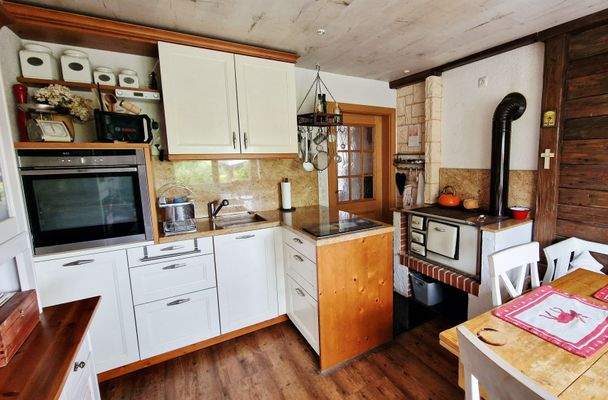 Küche mit Holzofen