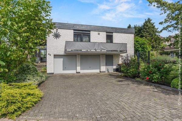 Ansicht Garagen und Zugang ELW