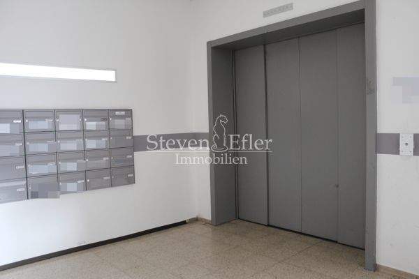 ebenerdig zugänglicher Lastenaufzug