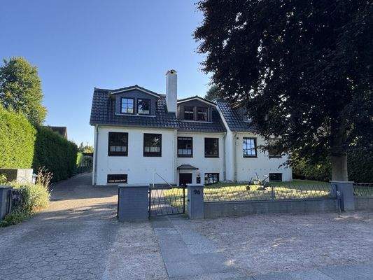 Zeitloses Reihenhaus mit Vorgarten