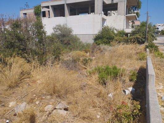 Grundstück mit großer Bebauung in Strandnähe auf Kreta zum Verkauf