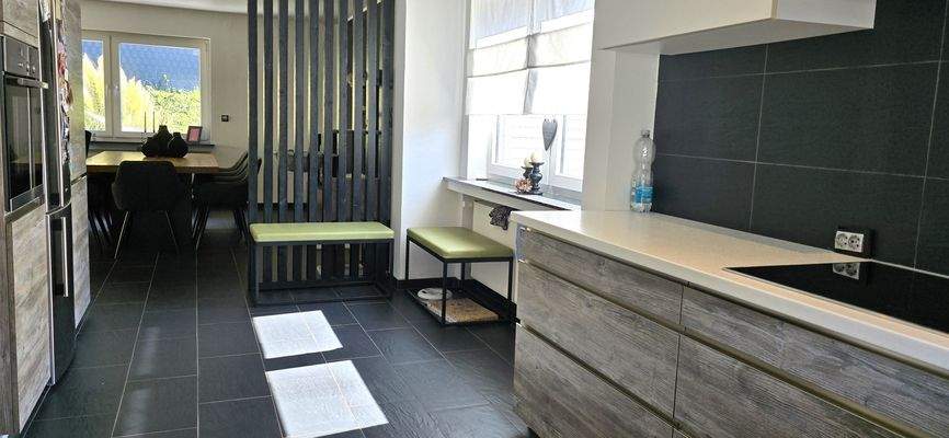 EG, Küche mit Sicht zum Esszimmer