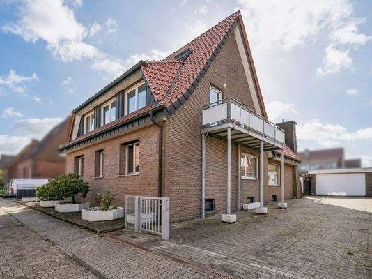 Lange Auffahrt- Doppelgarage