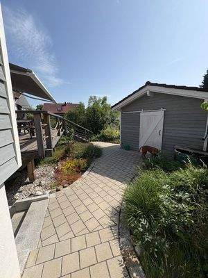 Gartenimpression mit Gartenhaus