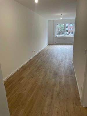 Helles Wohnzimmer mit Parkett