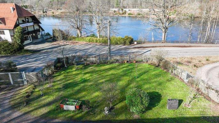 Vorgarten mit Seeblick