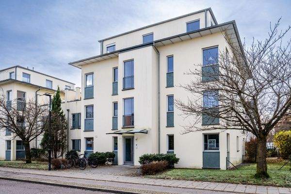 Straßenansicht des 4 Parteienhauses