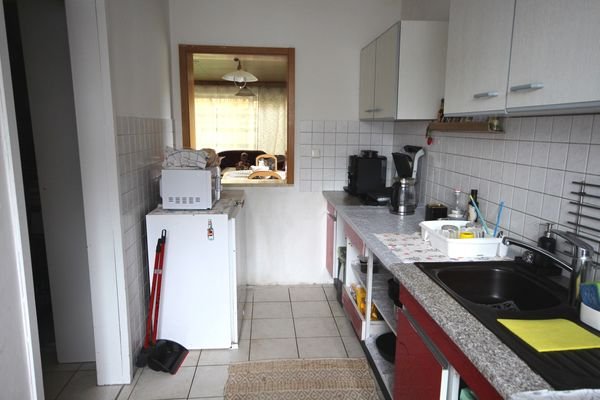 Küche mit Blick zum Wohnzimmer