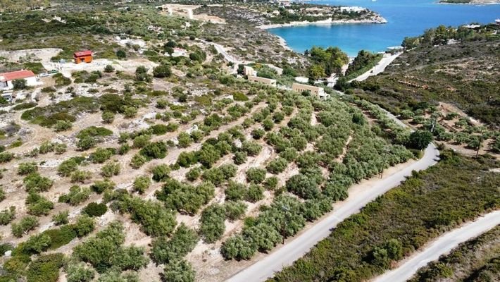 Kreta, Loutraki: Grundstück neben dem Strand zu verkaufen