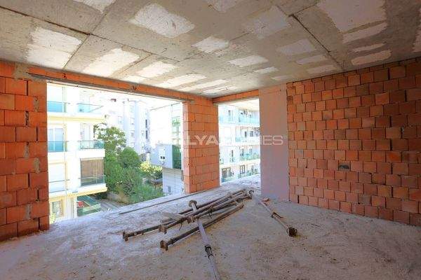 Apartments with Balcony and Garden in Konyaalti