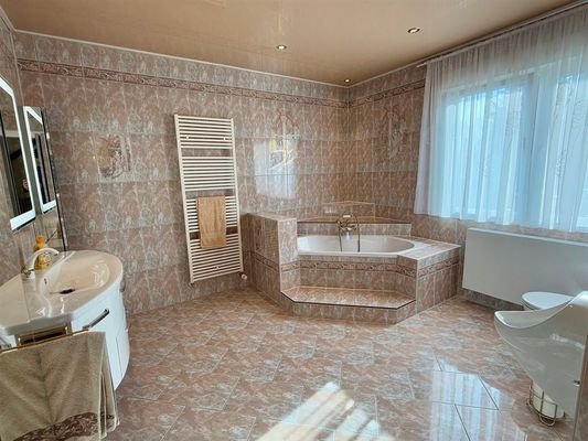 Hauptbadezimmer EG
