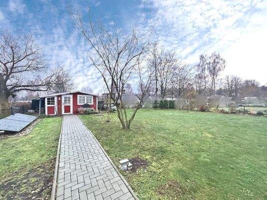 Gartenhaus und Grundstück