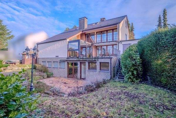 Garten mit unterer Terrasse