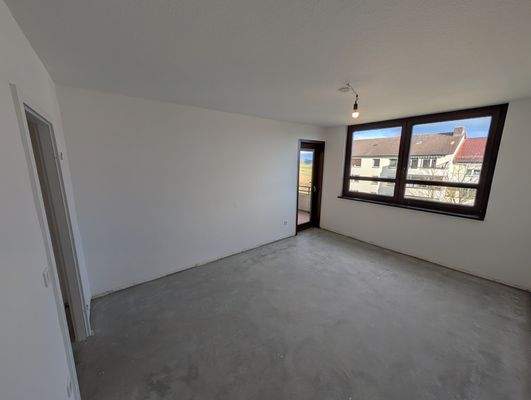 Kinderzimmer mit  angrenzenden überd.-Balkon