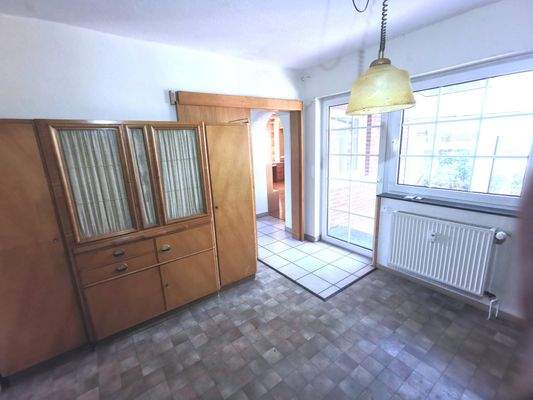 Wohnung 1 - Küche und Ausgang zum Wintergarten