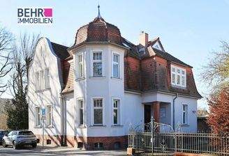 strassenseitiger Eingangsbereich