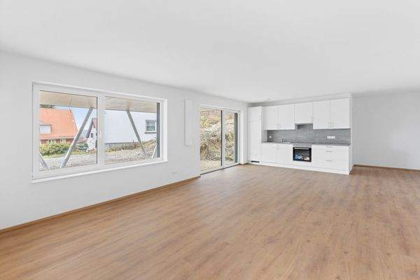 offener Wohn- und Essbereich  mit Zugang auf die Terrasse