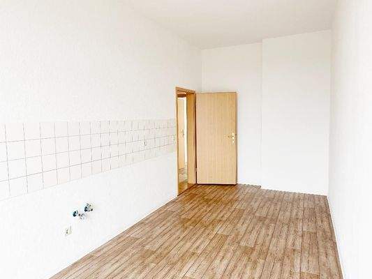 Küche mit Blick Richtung Flurbereich