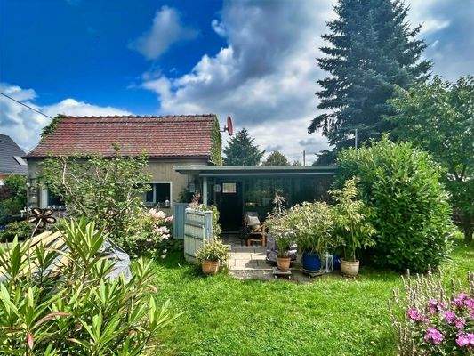 Gartenhaus mit Terrasse