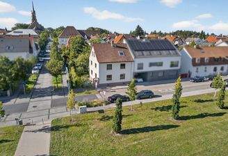 Hausansicht mit Park