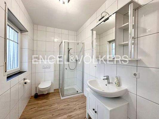 Tageslichtbad mit Dusche OG