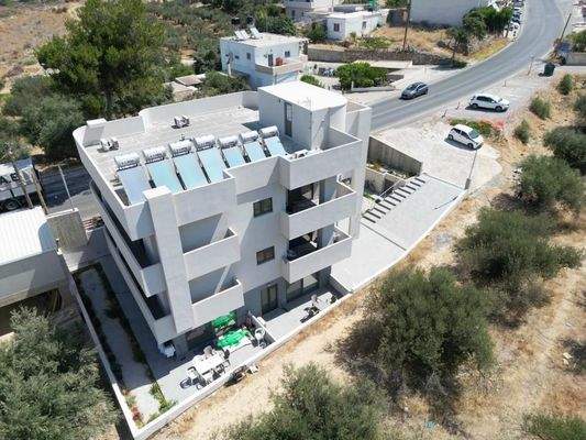 Kreta, Gournes: Renoviertes Gebäude mit 7 Wohnungen zu verkaufen