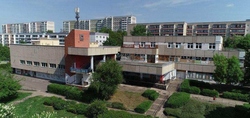 Gebäudekomplex mit Wohnblocks