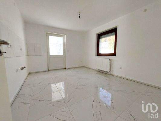 Küche mit Zugang zum Wintergarten