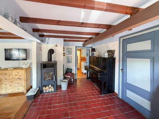 Eingangsdiele mit Kaminofen und....